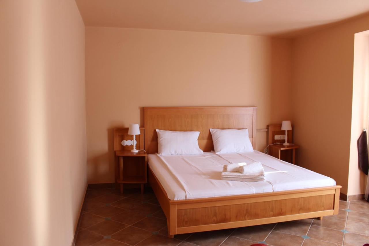 Rooms Cristian Deva Bagian luar foto