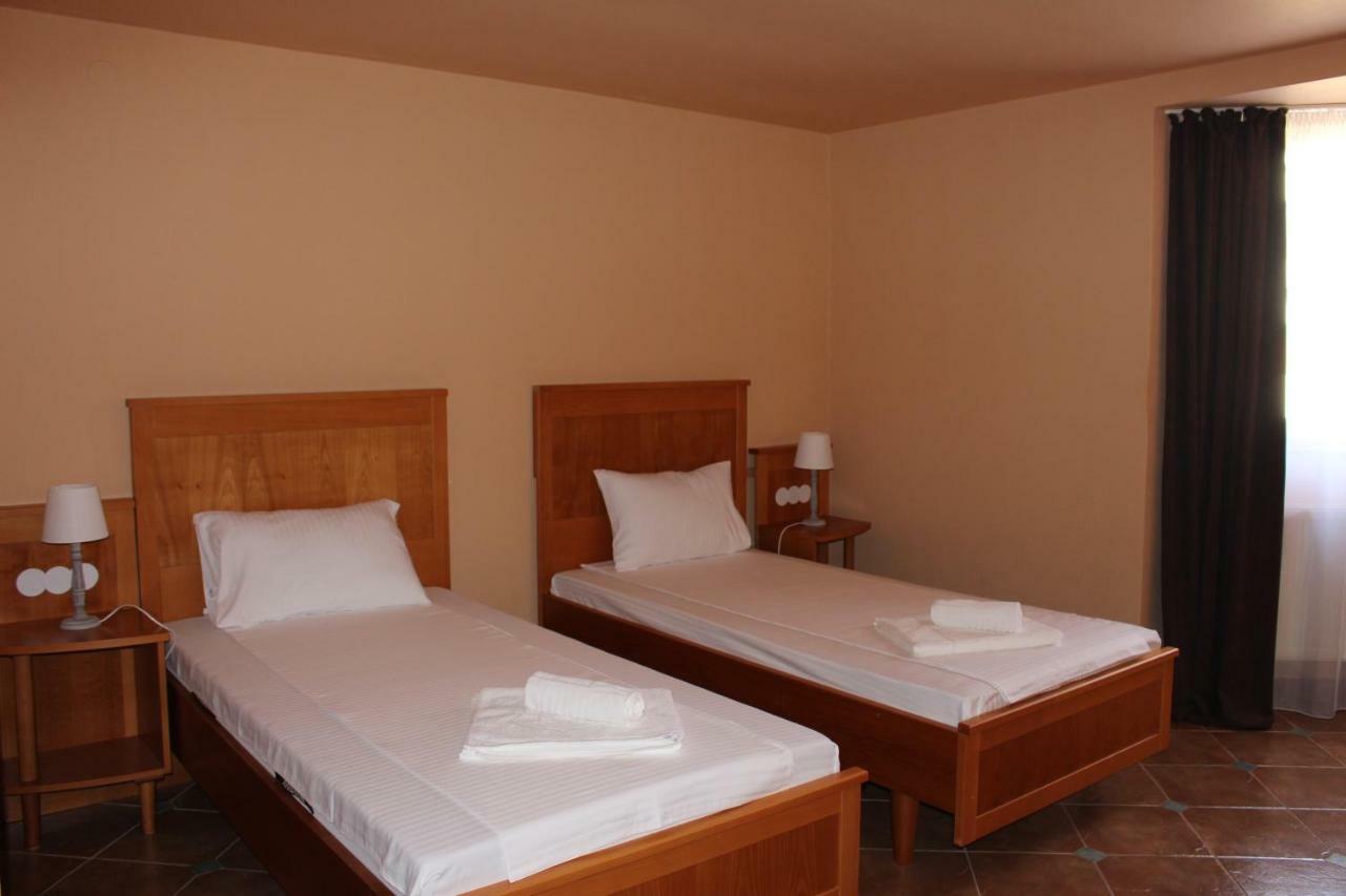 Rooms Cristian Deva Bagian luar foto