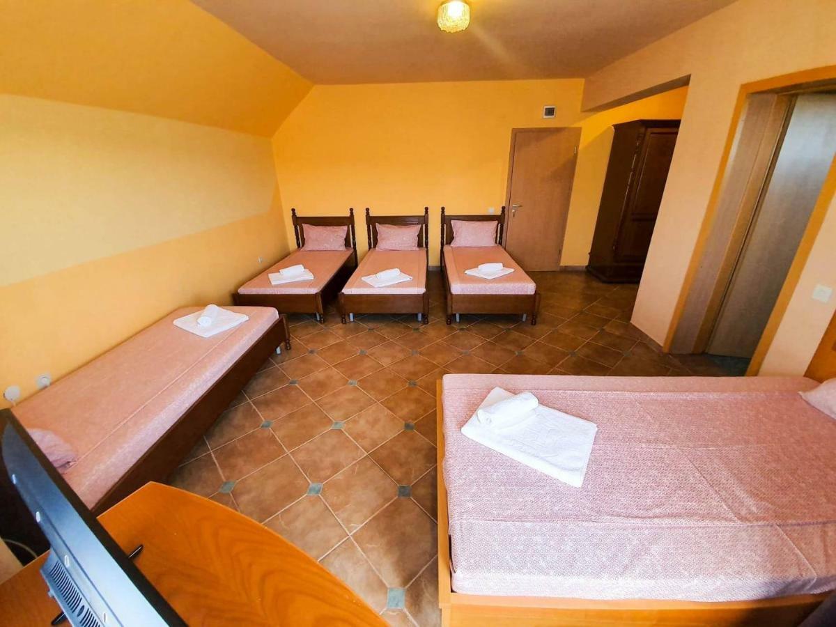 Rooms Cristian Deva Bagian luar foto